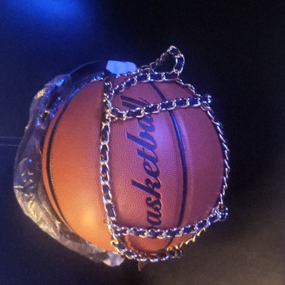 Purses - Picture 2 of 4